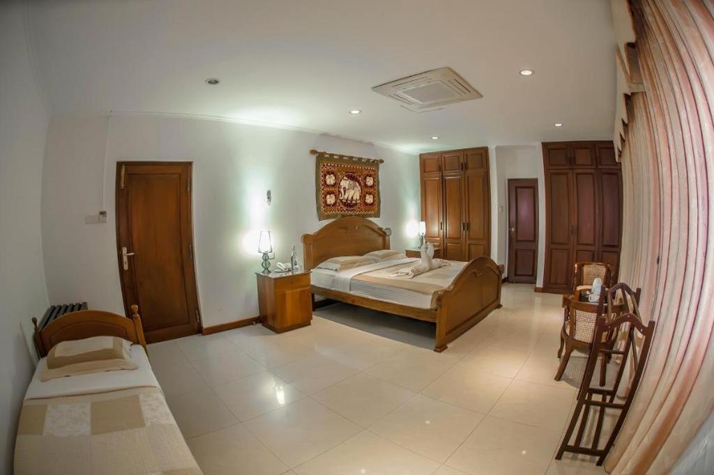 Hotel Villa Viana Marawila Exterior photo