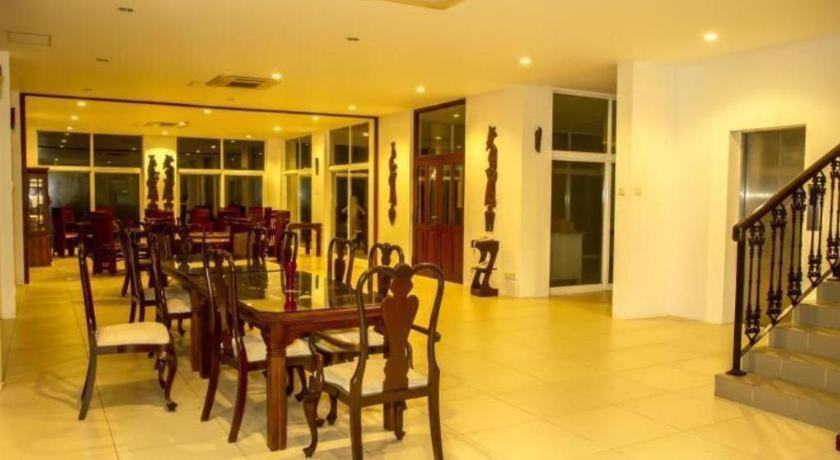 Hotel Villa Viana Marawila Exterior photo