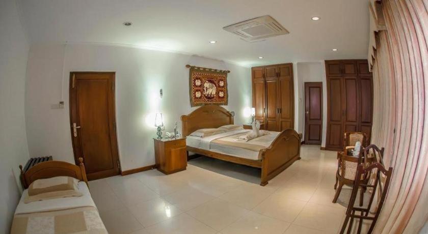 Hotel Villa Viana Marawila Exterior photo